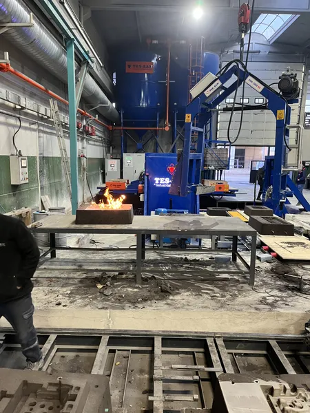 Automatic Resin Molding